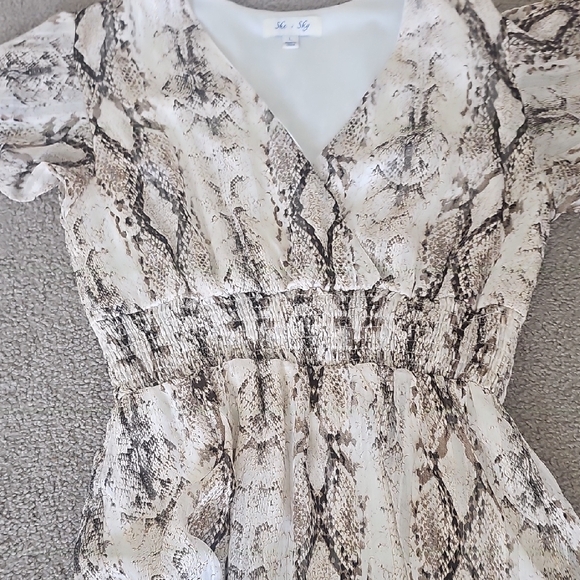 Elegant Snake Print Dress - Picture 6 of 6